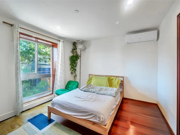 74-25 43rd Avenue image 7 of 20