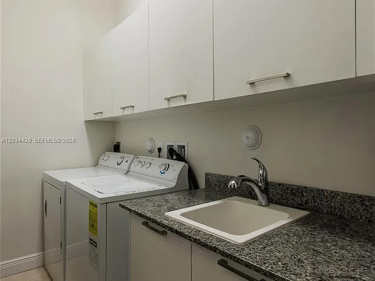 8469 NW 51st Ter #8469 — Photo 14