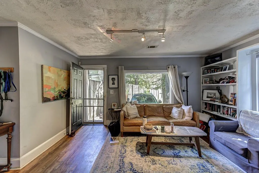 Building Photo - 583 Saint Charles Ave NE #3