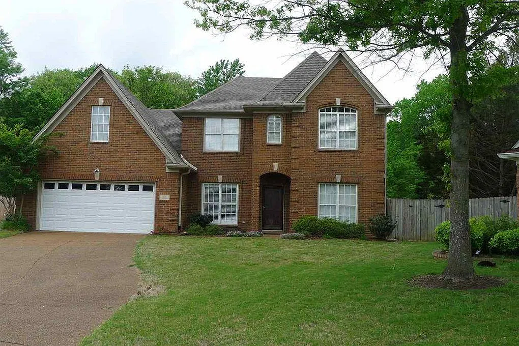 4 bed, 2376 sqft, $2,700 — Photo 1