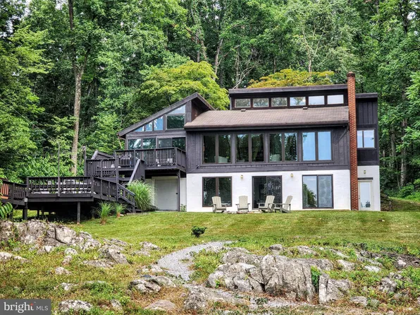 676 Steeple Chase Ln, Martinsburg, WV 25404