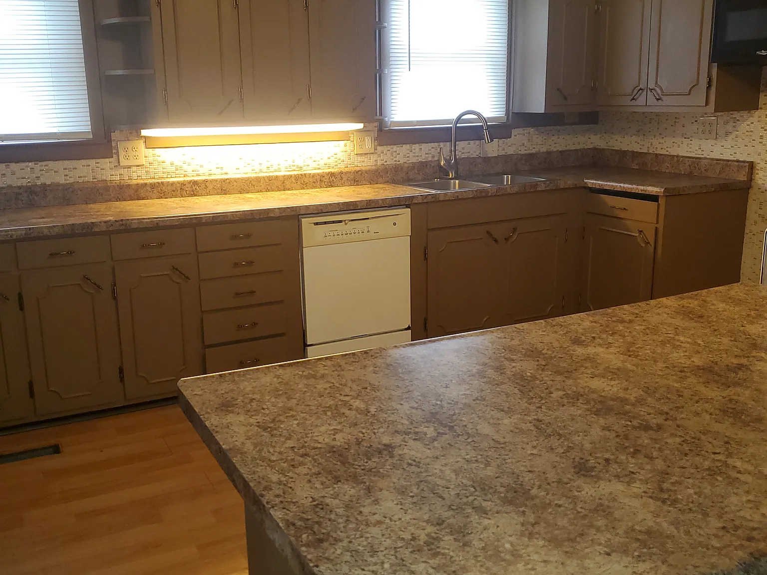 4 bed, 1.5 bath, 1887 sqft, $1,250 — Photo 4