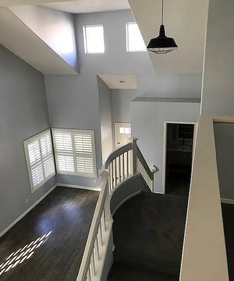 10 Carriage Dr — Photo 2