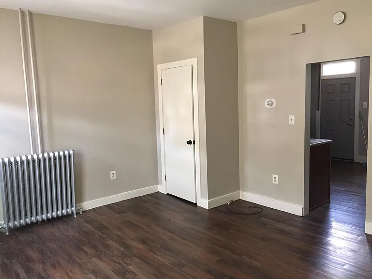 728 E Chestnut St — Photo 4