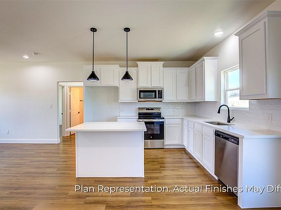 5th image of 205 E Laura Ave