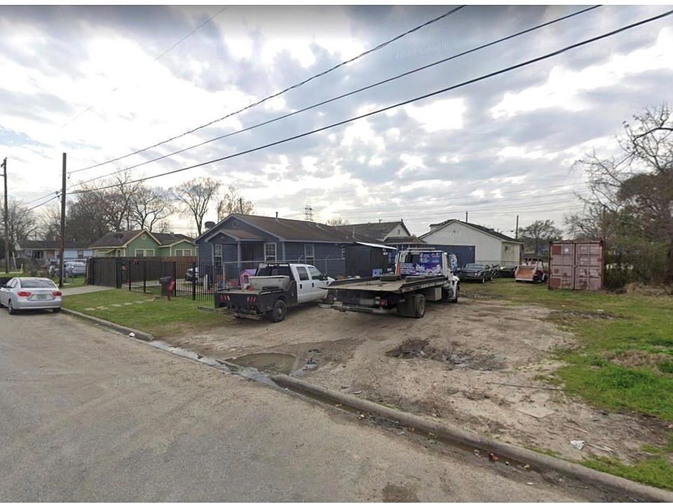 2nd image of 3909 Maury St