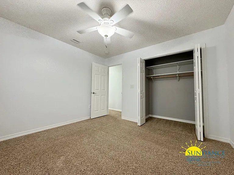 701 Lynn Brk E — Photo 16