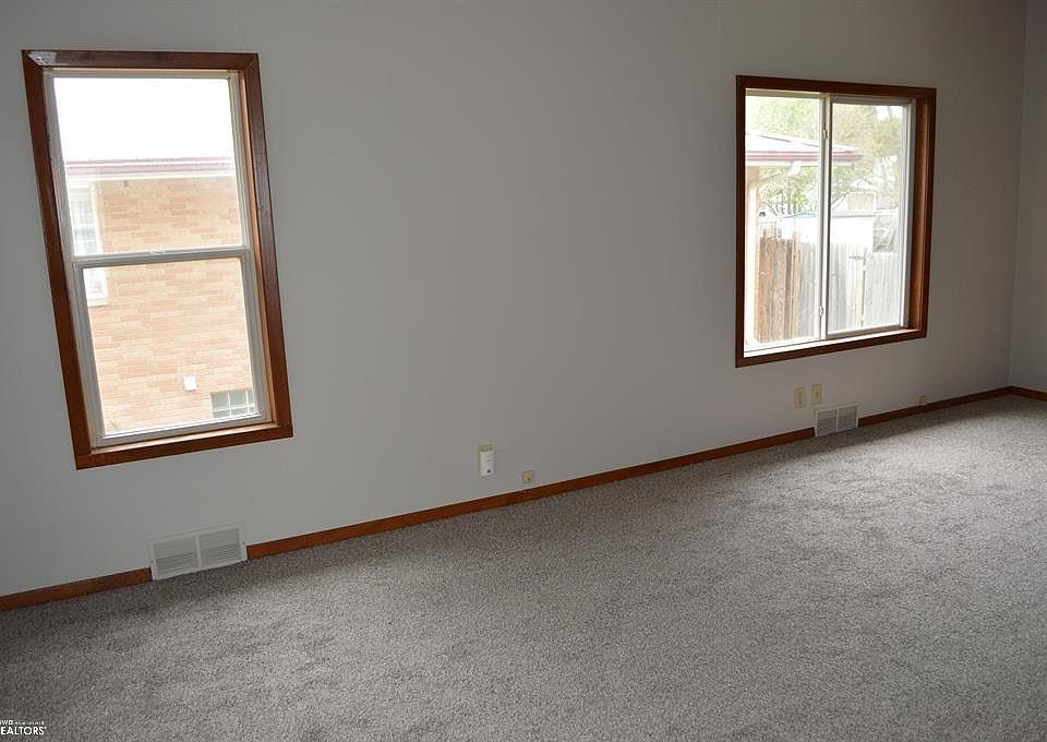 423 E Main St, Klemme, IA 50449 Zillow