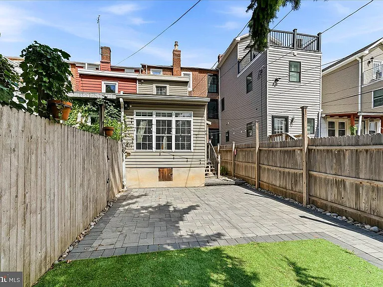 122 E Miner St — Photo 24
