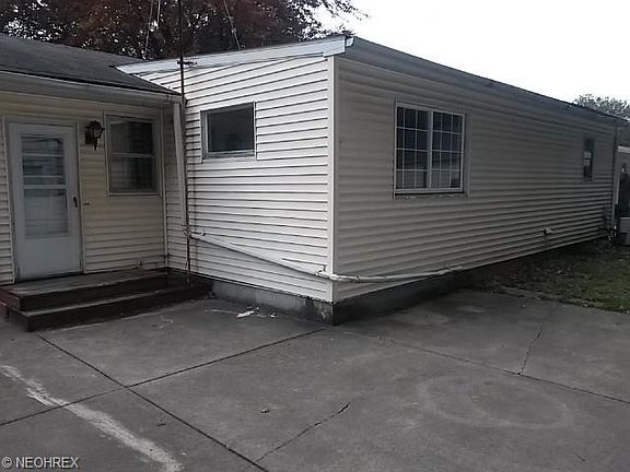 2nd image of 1940 Irene Ave NE