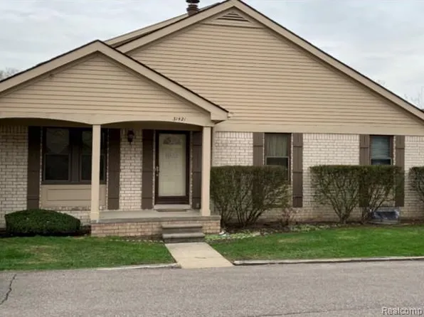31421 Oak Tree Ct #204, Warren, MI 48093