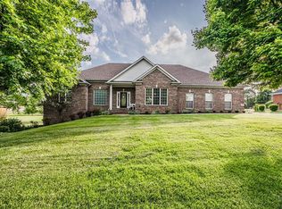 817 Hunters Pointe Ln, Bowling Green, KY 42104