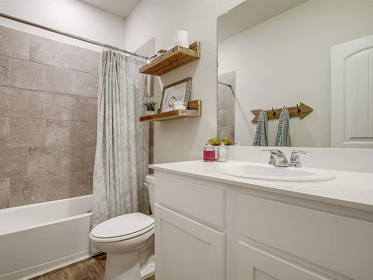 593 Jamestown Ln — Photo 19