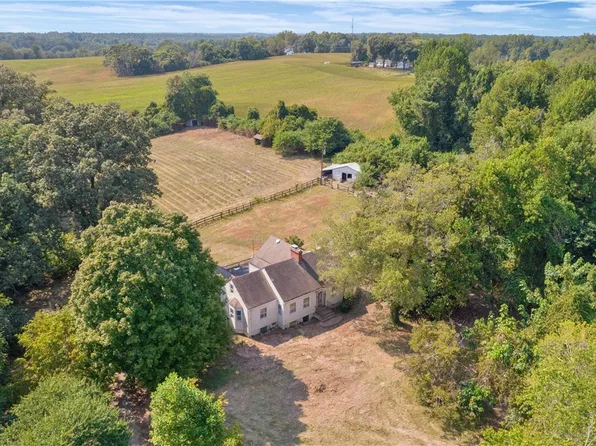 24308 Newtown Rd, Bowling Green, VA 22427
