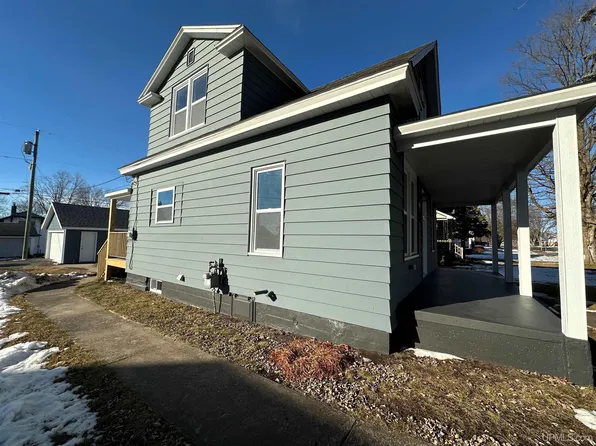 415 Brown St, Norway, MI 49870