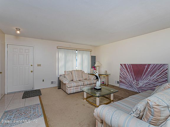 3rd image of 892 Rossville Ave