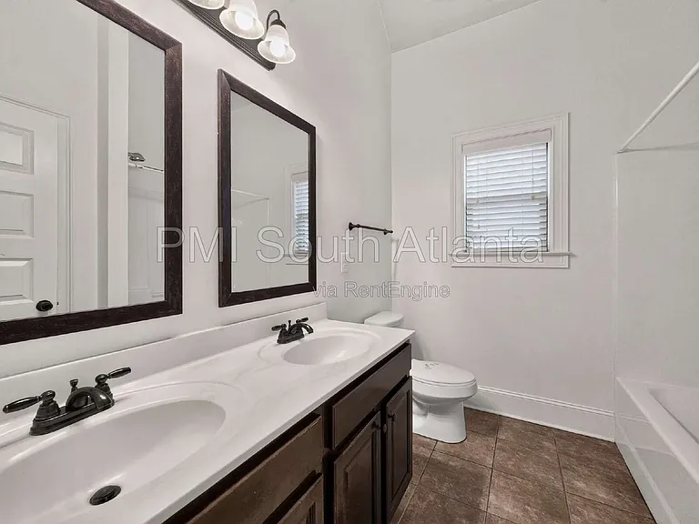 305 Legends Dr — Photo 12