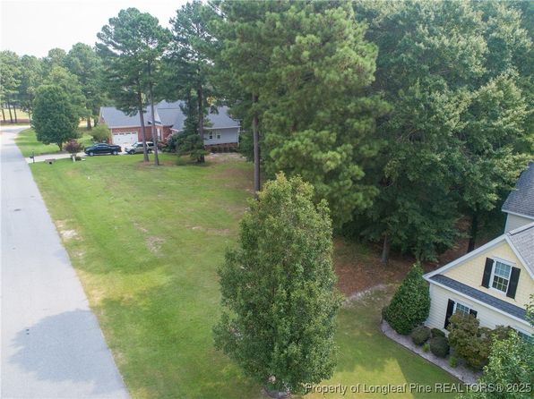 500 Falling Water Rd, Spring Lake, NC 28390