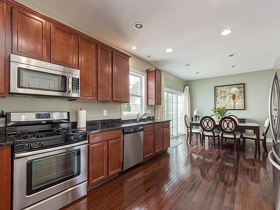 3rd image of 5055 Blackstone Edge Dr