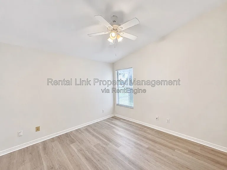 320 SW 3rd Pl #3 — Photo 17