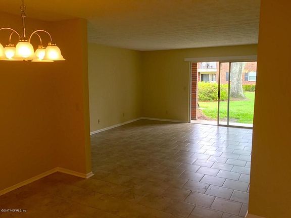 thumbnail_4 Living Room