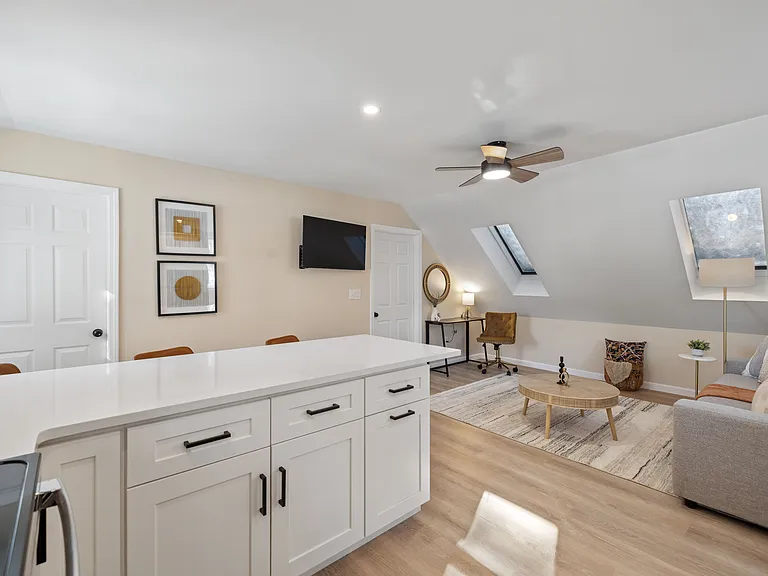23 Deer St #B — Photo 6