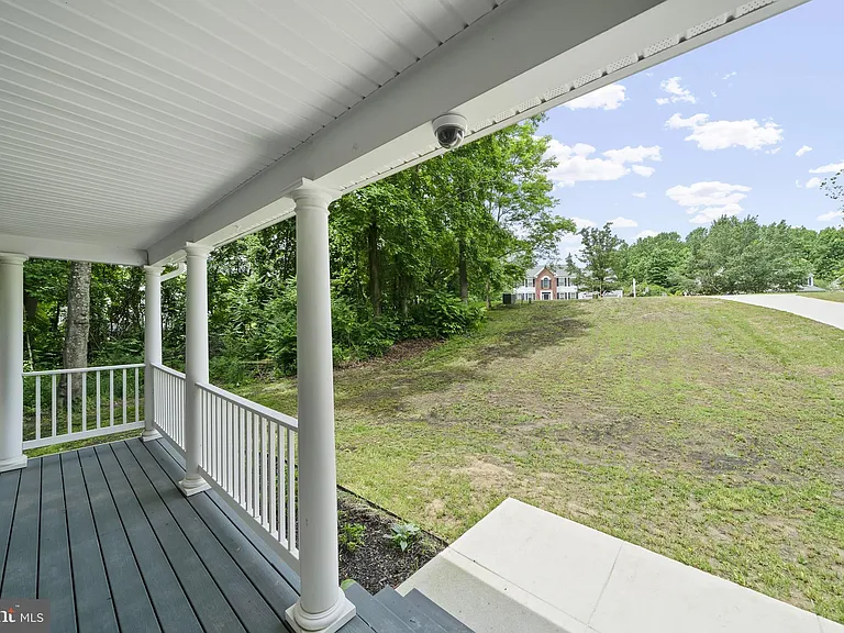 1525 Walters Ln — Photo 3