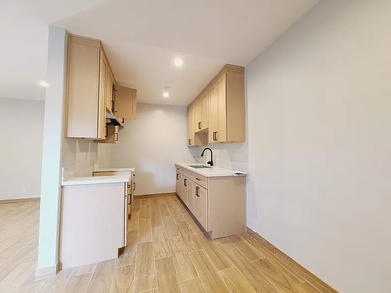 14547 Saticoy St — Photo 5
