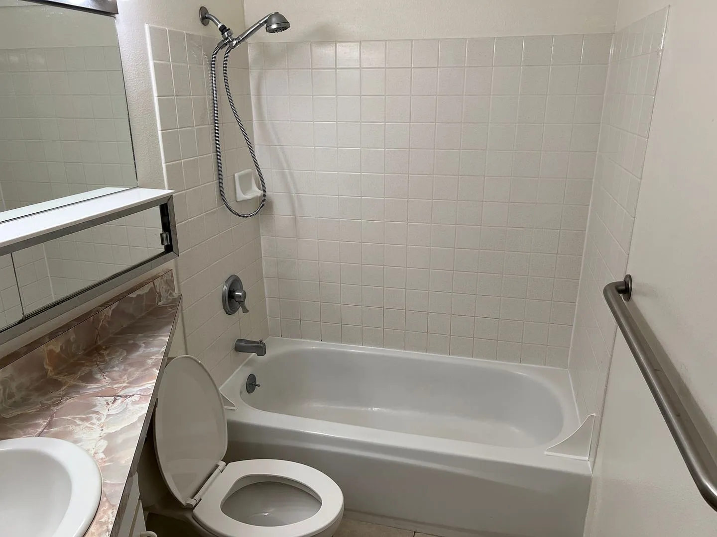 1 Bedroom / 1 Bath at the Kulanui Hale — Photo 4