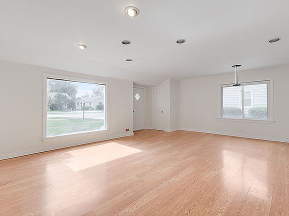 3rd image of 228 Woodlawn Dr