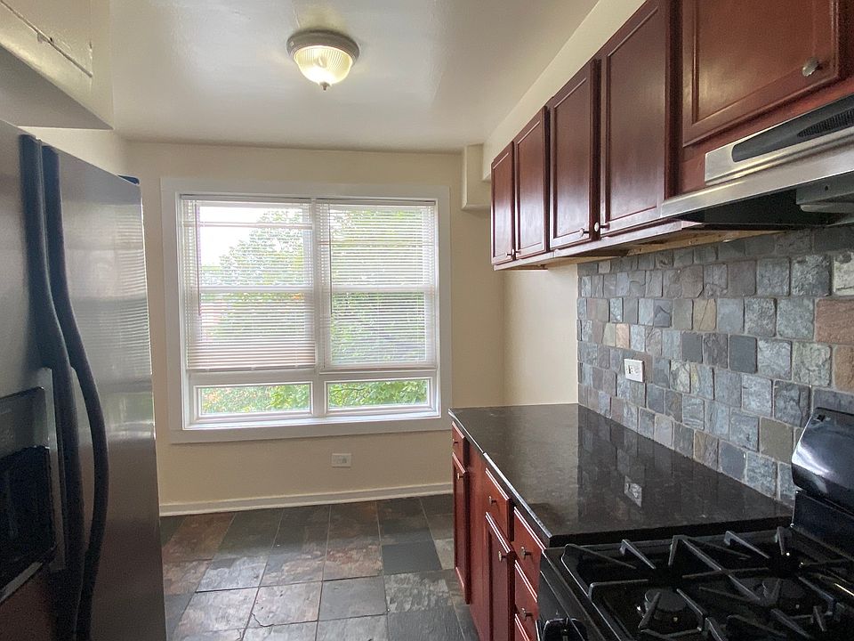 1st image of 5335 N California Ave #409