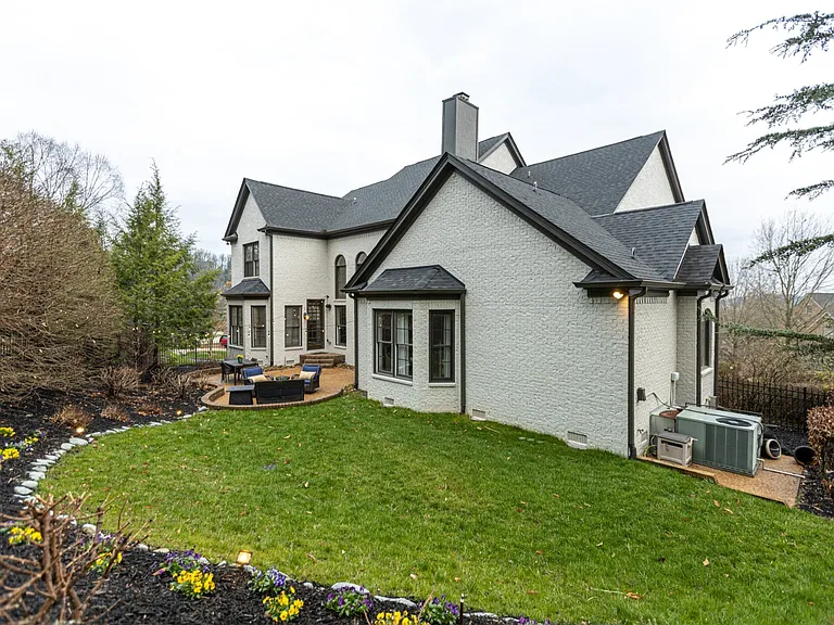 219 King Arthur Cir — Photo 32