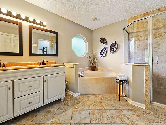 4th image of 2784 Chelsea Cove Dr