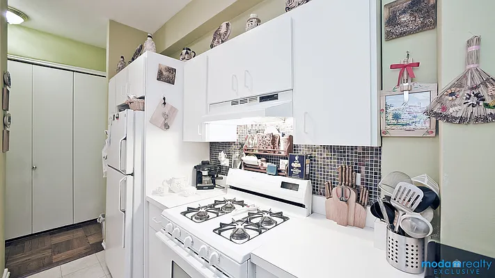 Sold by Moda Realty | media 4