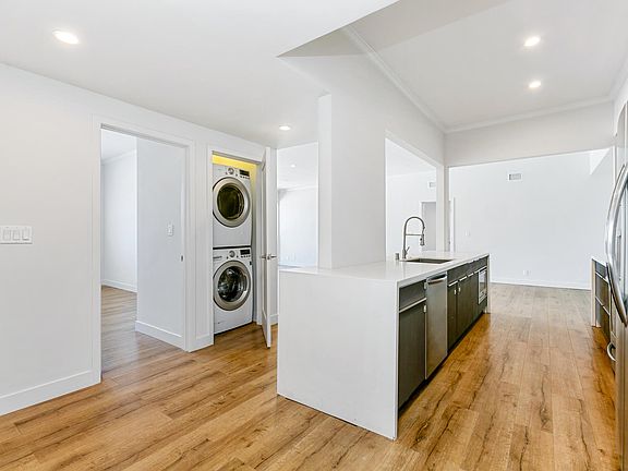 3rd image of 12320 Montana Ave #302