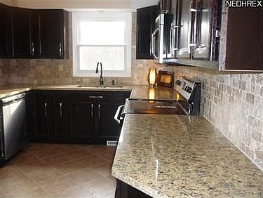 3rd image of 5781 Oak St