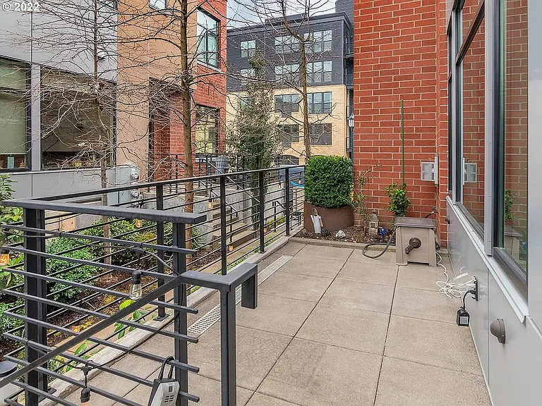 1726 NW Riverscape St — Photo 2