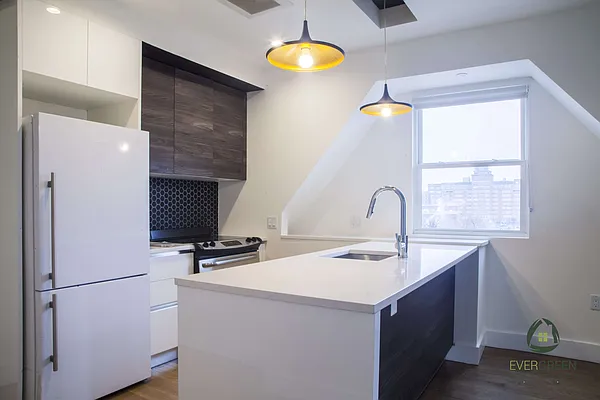 Rented by Evergreen Apartments BK | media 2