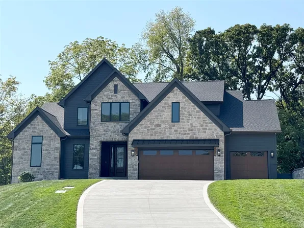 10430 Thorne Dr, West Des Moines, IA 50266