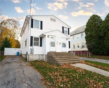 563 Laurel Hill Ave, Cranston, RI, 02920