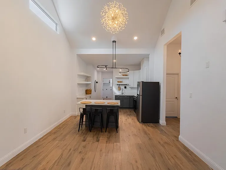 730 Avenue A — Photo 21