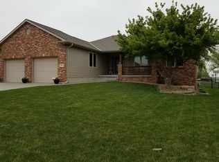 945 Goldenrod Ln, Hickman, NE 68372