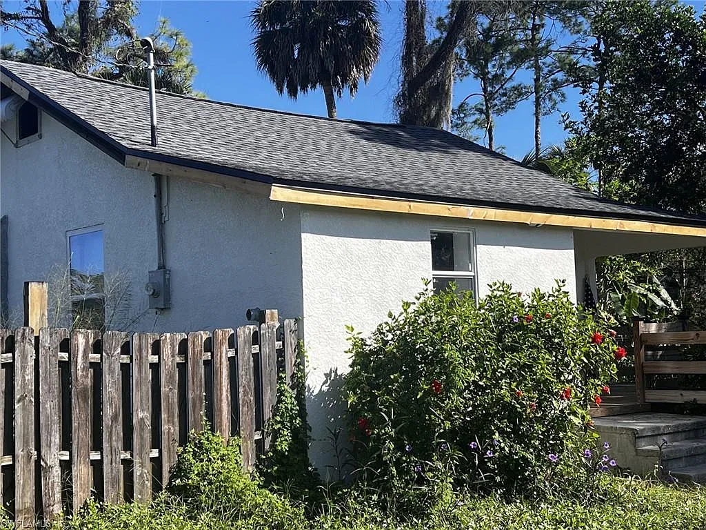 2 bed, 2.0 bath, 1080 sqft, $2,400 — Photo 2