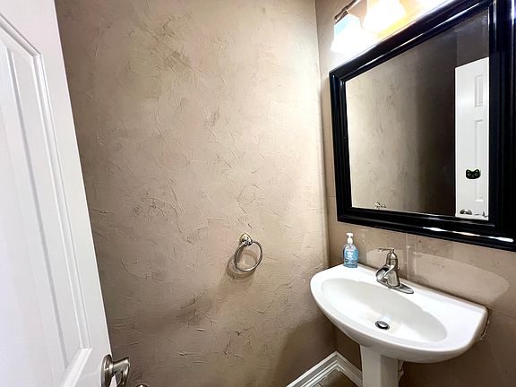 3rd image of 3120 Buena Vista Dr