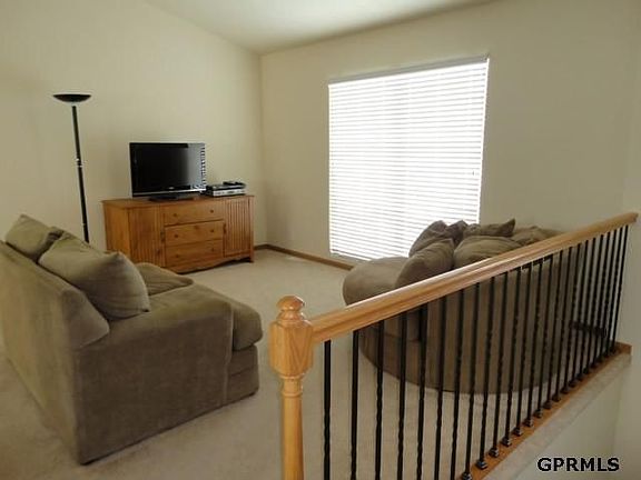 2nd image of 823 Edgewater Dr