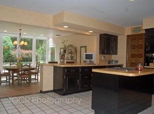 28 Grist Mill Ln, Upper Saddle River, NJ 07458