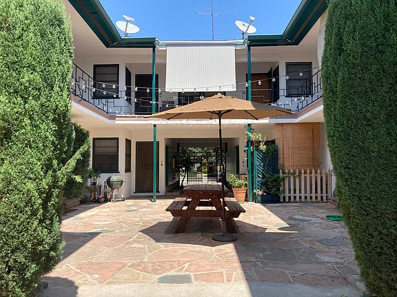 3rd image of 11666 Magnolia Blvd Unit 3