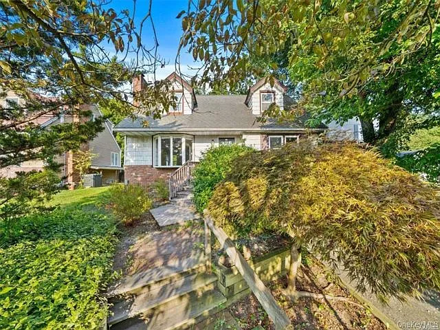 228 Oakwood Rd