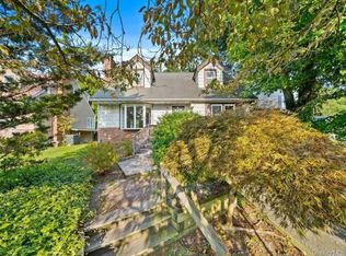228 Oakwood Rd, Huntington Station, NY 11746