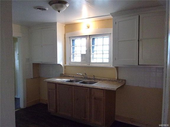 3rd image of 1089 Walden Ave #4